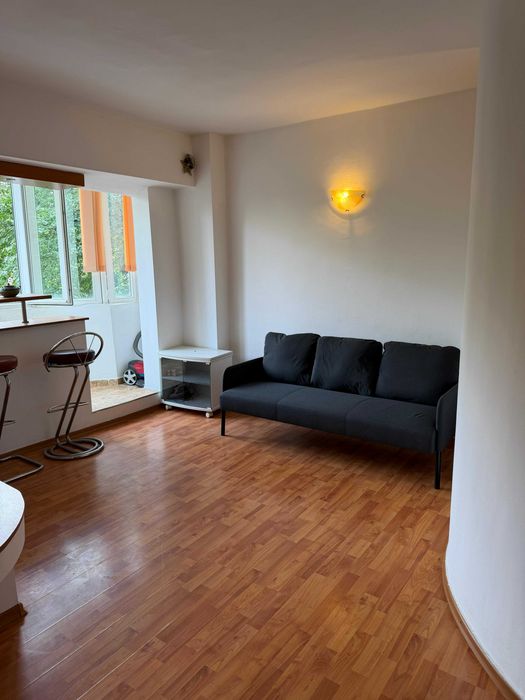 Inchiriere Garsoniera 300m de Mall Vitan | Separeu Dormitor | 40mp