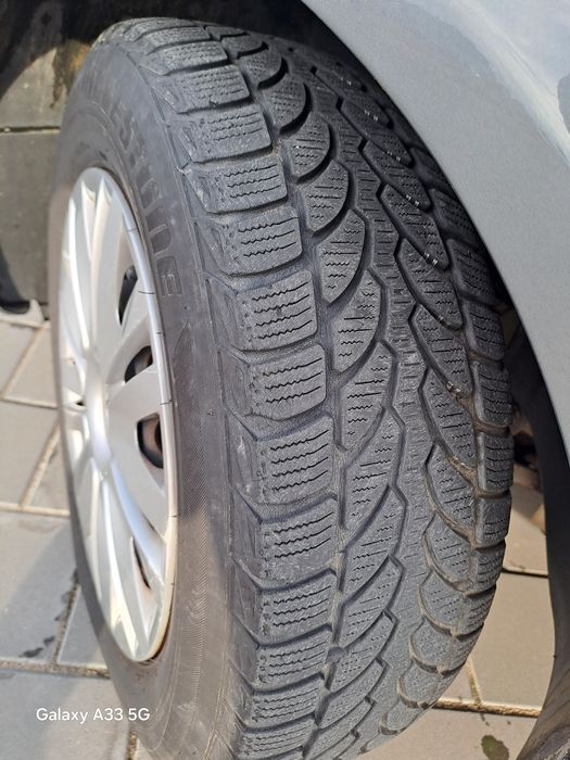 Vand Golf V 1,6 Benzina.