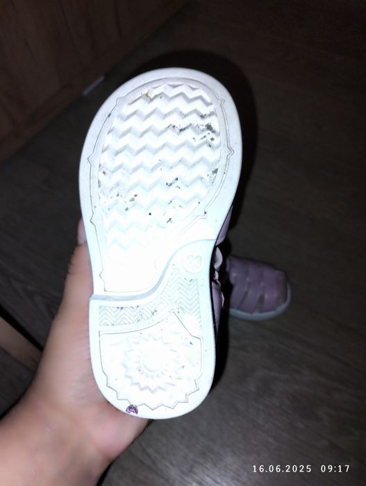 Продам сандали на девочку