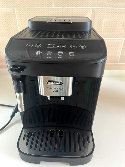Кофемашина DeLonghi Magnifica EVO