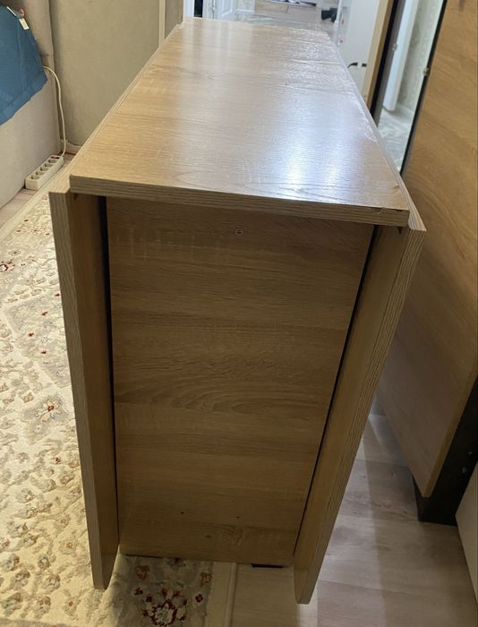 Продам стол книжку