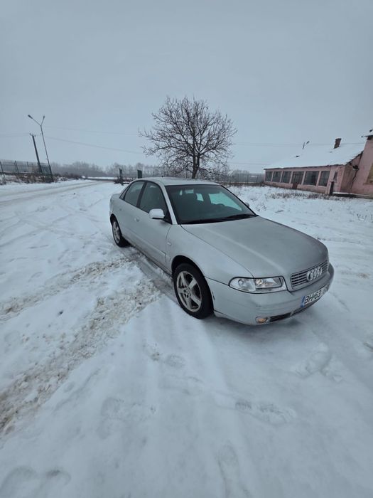 Vand audi a4 Masina funcioneaza impecabil