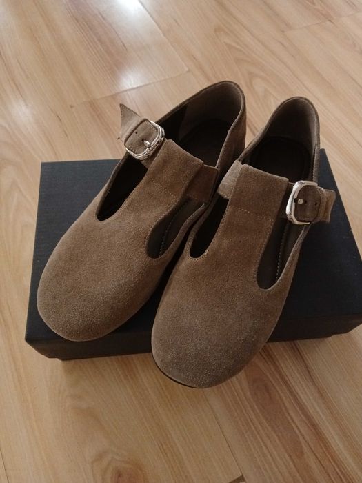 Нови велурени обувки Massimo Dutti