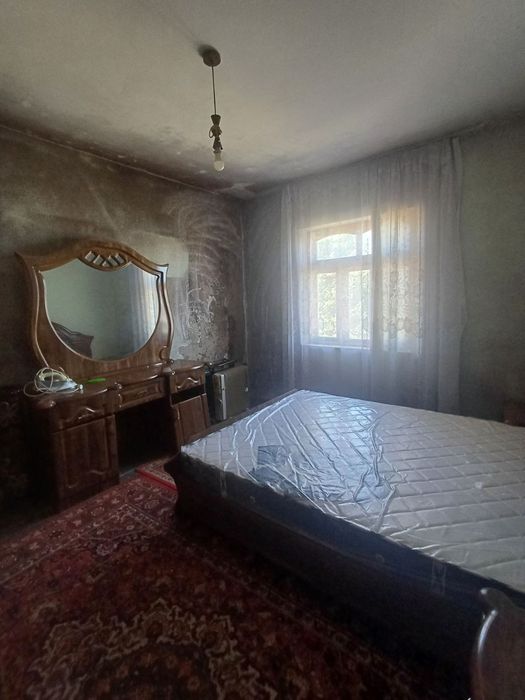 Гулистон шахарда 3 хонали уй сотилади. Уй 5 этажда.  5микр да .