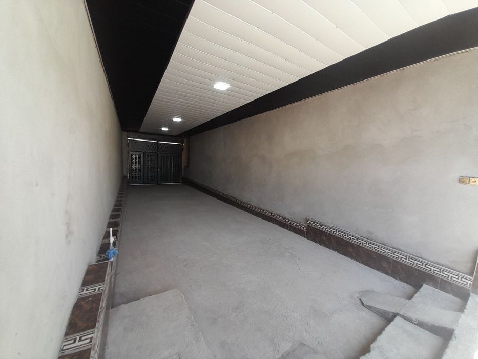 Уй сотилади.кармана бозори амир маркет йонида