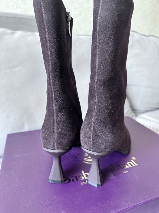 Продам новые ботильоны sasha fabiani