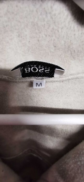 Vând polar HUGO BOSS mărime M