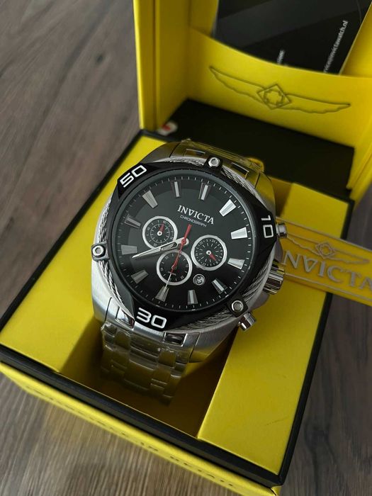 Часовник Invicta Chronograph Bolt