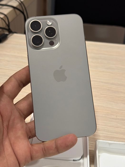 15 pro max natural titanium