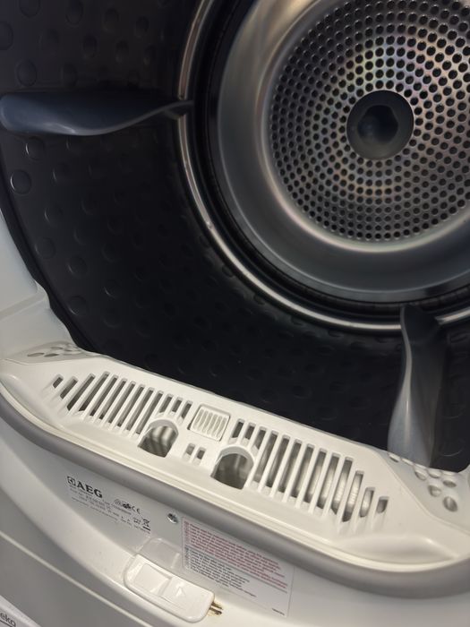 Uscător de rufe  cu pompă de căldură AEG T86590IH