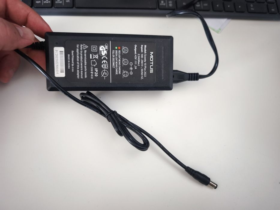 Încărcător trotineta Motus