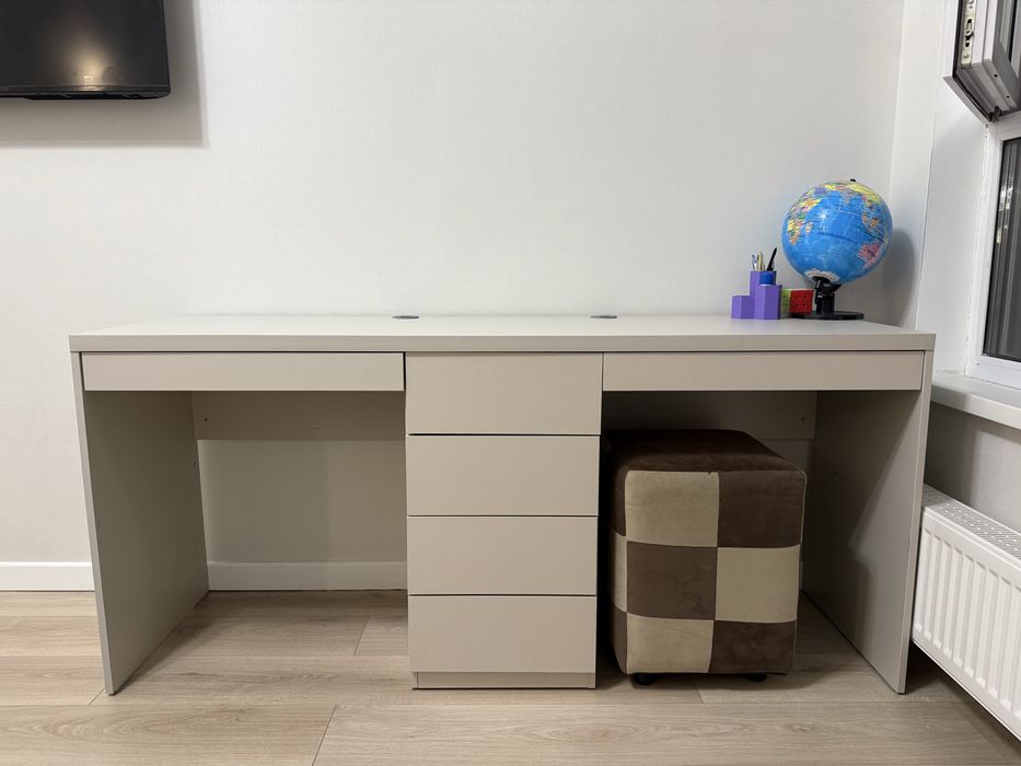 новый стол для школьников