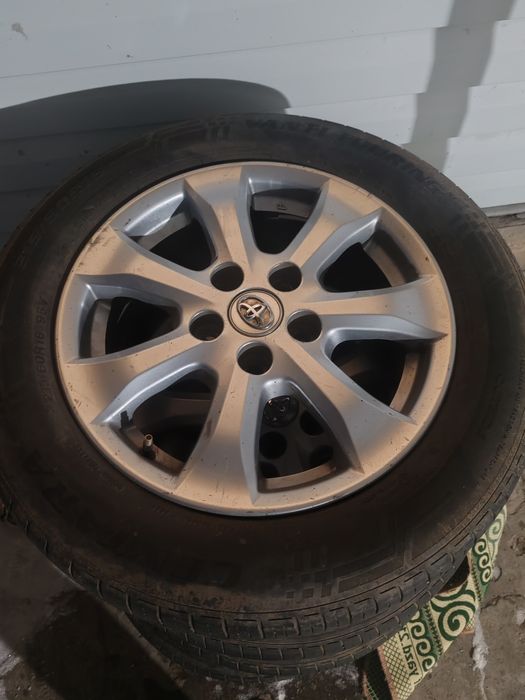 Продам летний комплект диски тойота