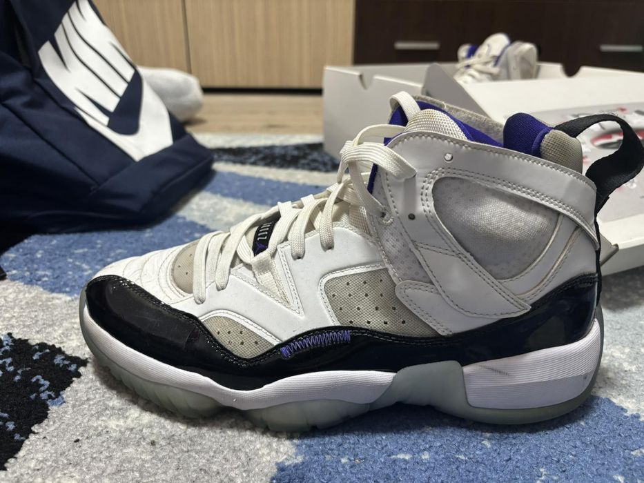 Продавам Nike air jordan jump two trey