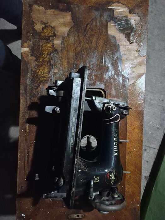 Mașina de cusut Phoenix 50