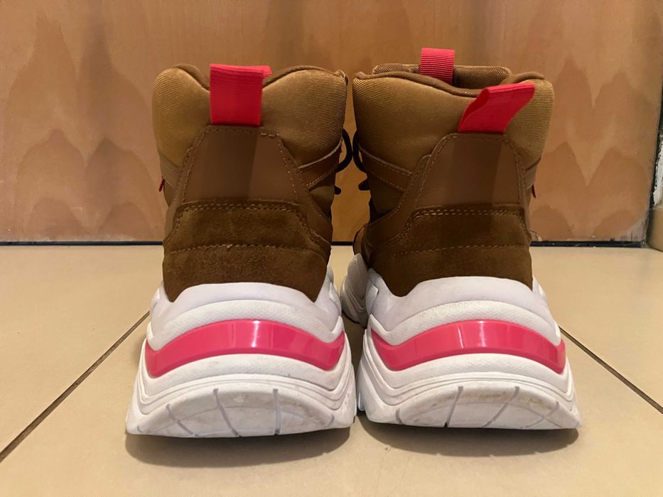 Ефектни спортни обувки от дамска серия - FILA Desert Boot