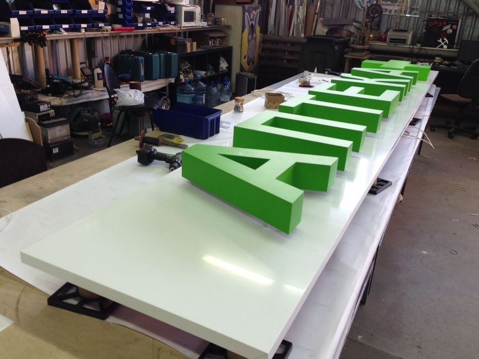 Создаём наружную рекламу, которая работает на ваш бренд 24/7.