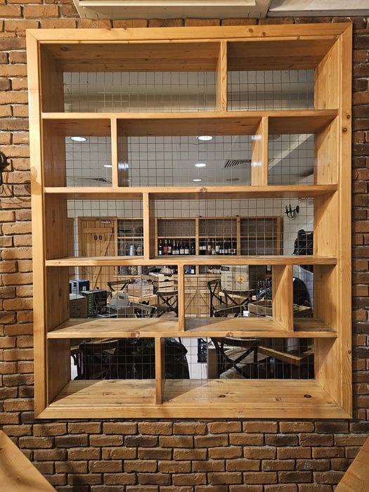 Продавам дървени рафтове