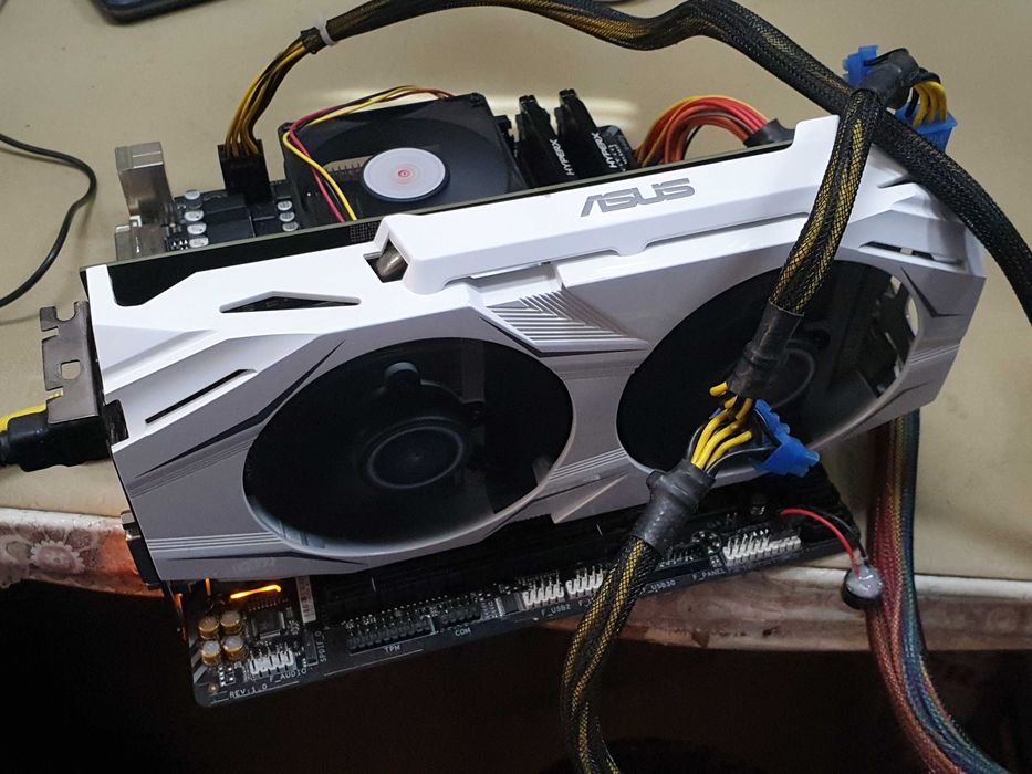 Placă video GTX 1060 6GB GDDR5 192-bit Asus Dual