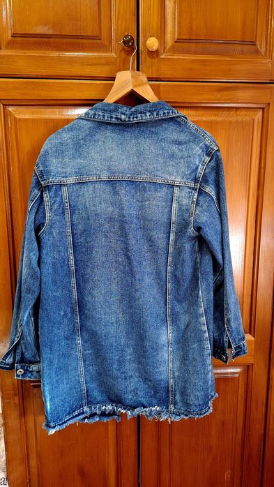 Дънково женско яке в отлично състояние. Носено е малко. Без забележки!