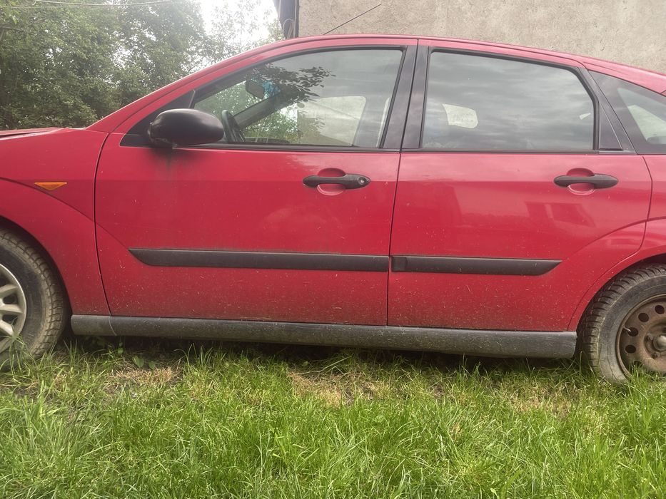 Vand ford focus 1999 benzina , pentru piese/dezmembrari , fata avariata