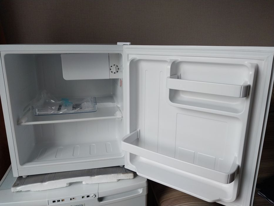 Продам холодильник GRAND 50л