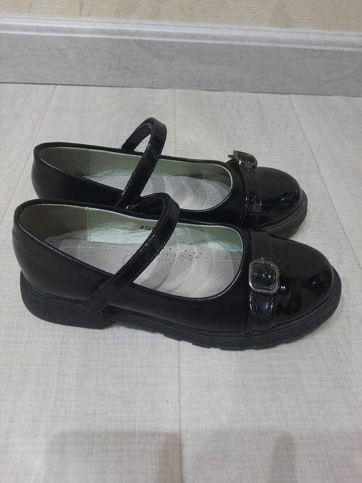 Продаю школьную обувь для девочек