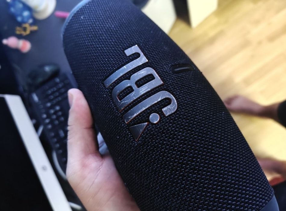 Vând  2 Boxe JBL Charge 5 și Flip 3