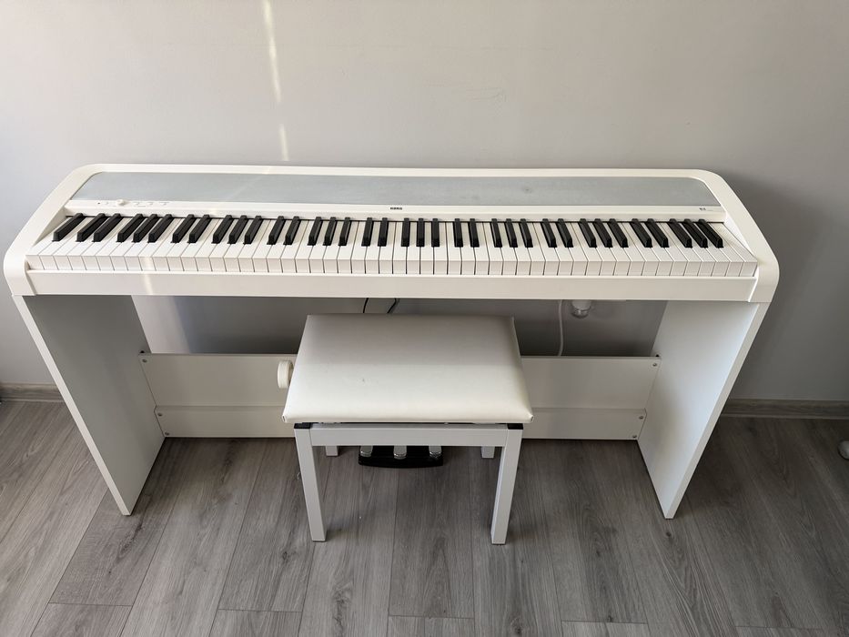 Vand pian electronic Korg folosit foarte putin, in stare buna!