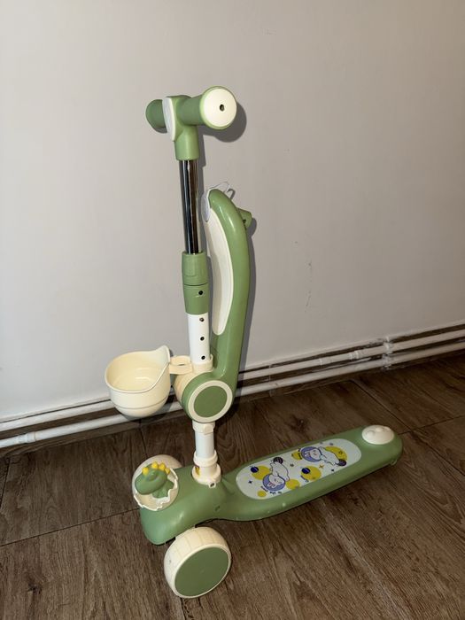 Trotineta multifunctionala cu lumini si sunete