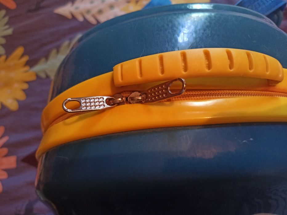 Продам детский чемодан - рюкзак.