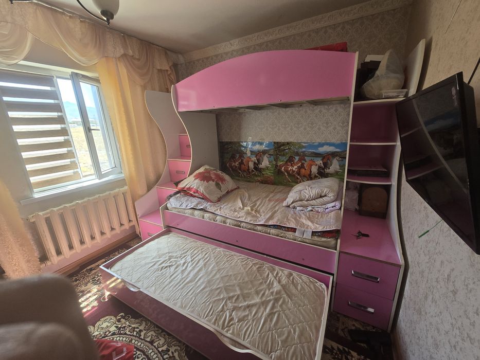 Детский кровать.