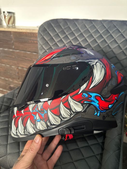 Каска за пистов мотор