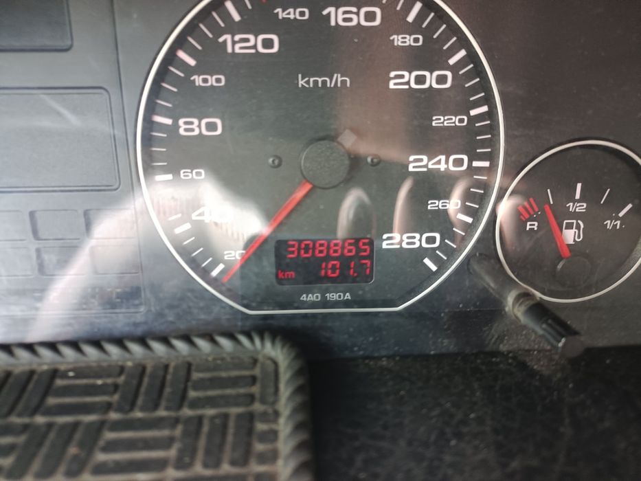 Машина  audi 100 c4 2.6