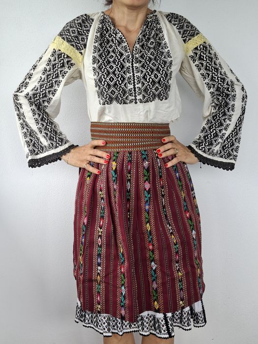 Vind costum traditional