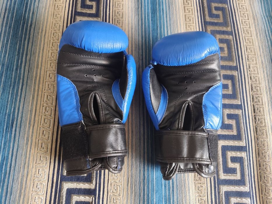 Боксерские перчатки в идеальном состоянии