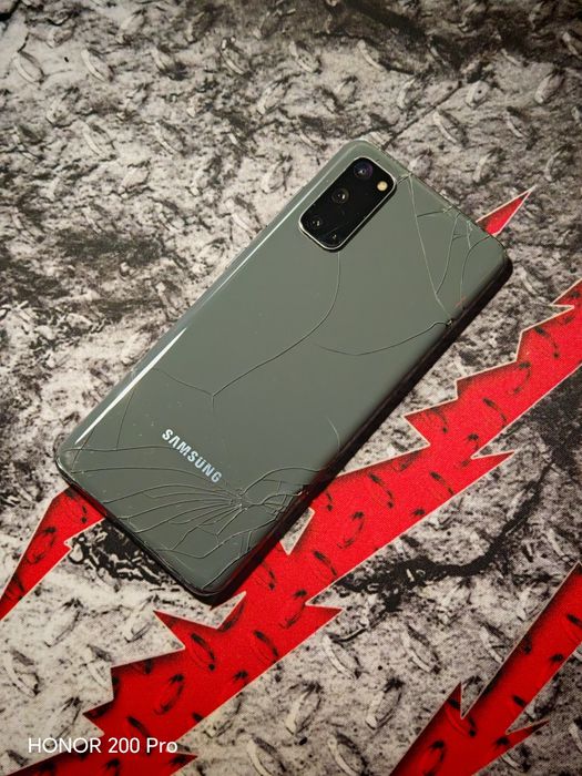 Продаю Samsung S20