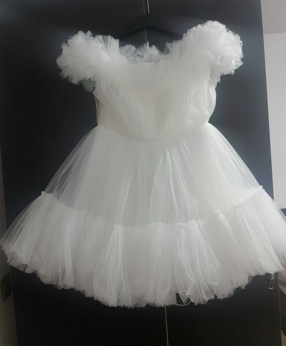 Vand rochie din tulle cu detaliu pe umeri