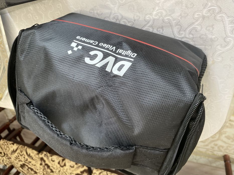 Видеокамера и фотоаппарат