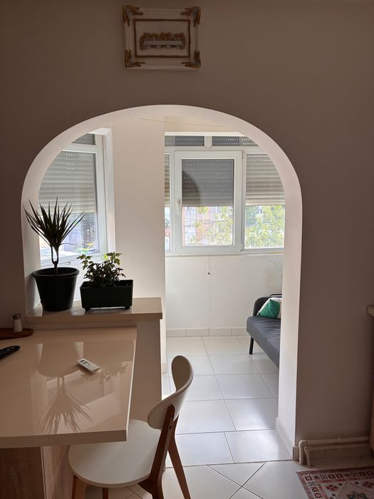 Vând apartament cu 2 camere, zona centrală, complet mobilat și utilat!