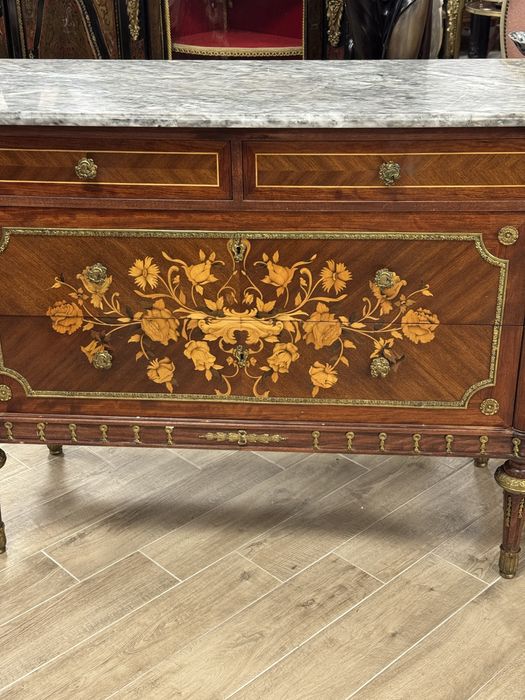 Comoda din lemn masiv cu intarsii, elemente bronz si blat marmura