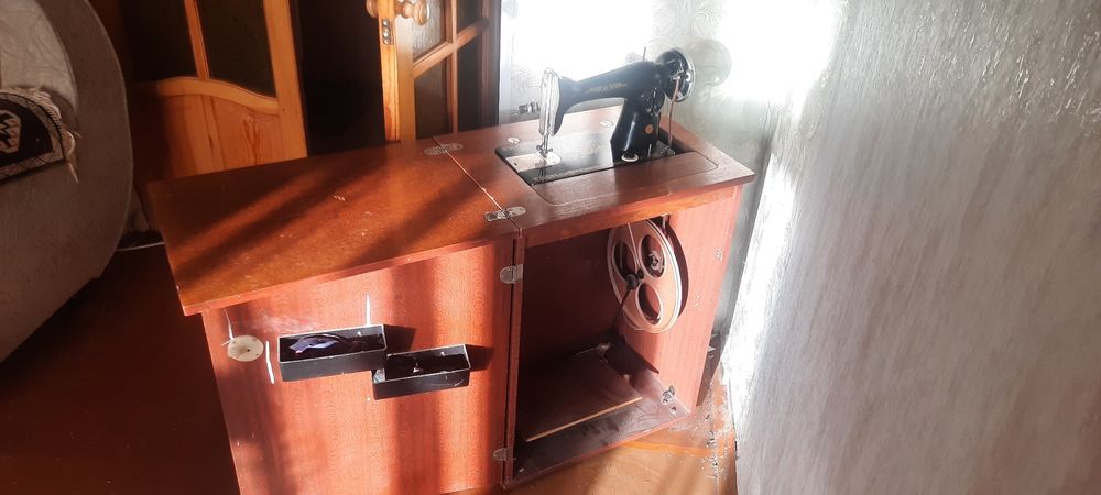 Продам швейную машинку СССР