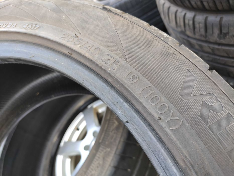 2бр Летни гуми 255 40 19 - Vredestein