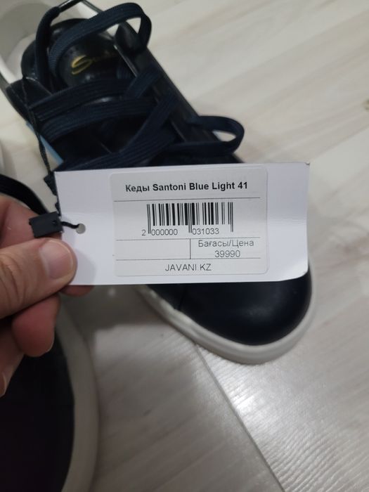 Продам новые кожаные кроссовки