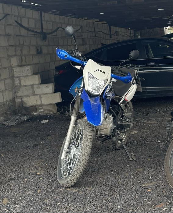 Продам мотоцикл эндуро 250 кубов