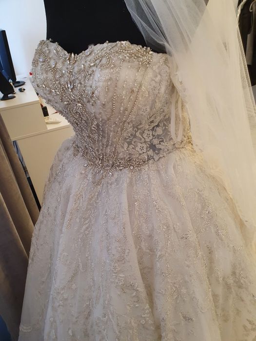 Rochie mireasa deosebita pachet complet nunta