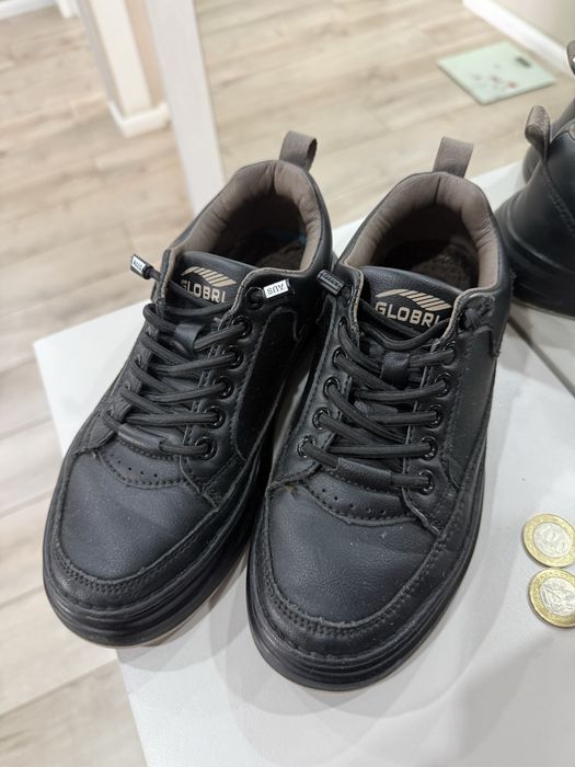 Продам туфли на мальчика в школу