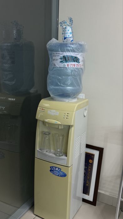 Диспенсер с бутылкой