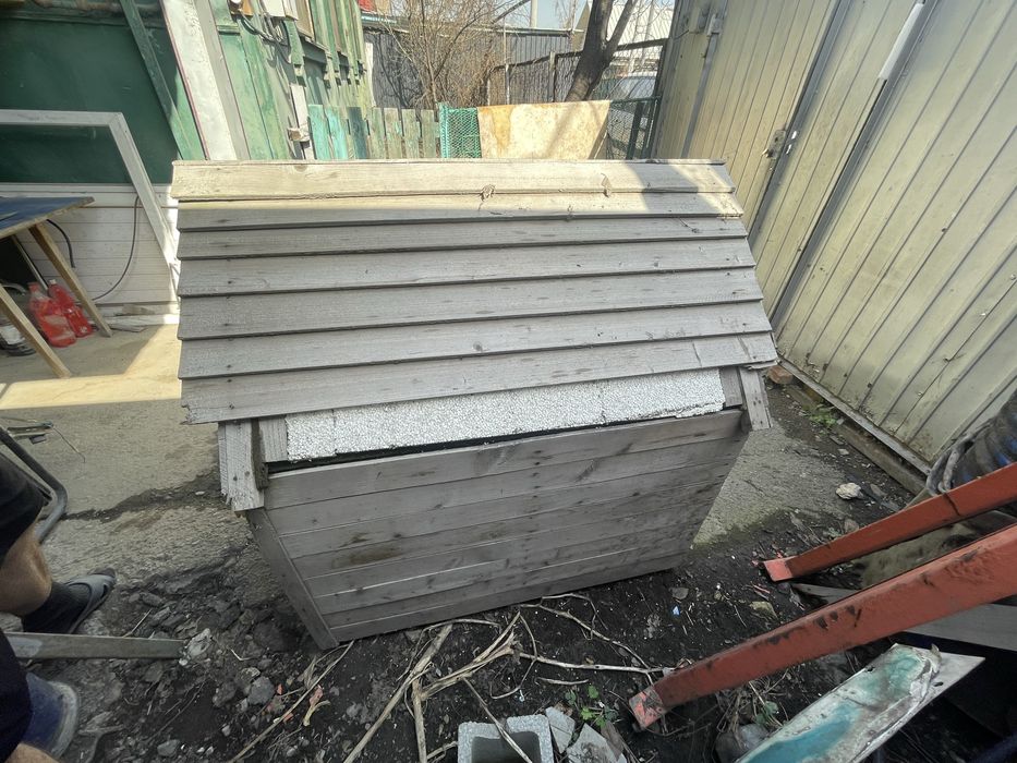 Утеплённая будка для собак