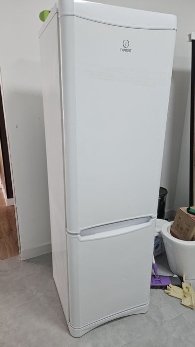 Холодильник indesit